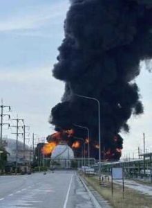 آتش سوزی گسترده در یک مخزن مواد شیمیایی در تایلند/ یک نفر کشته شد