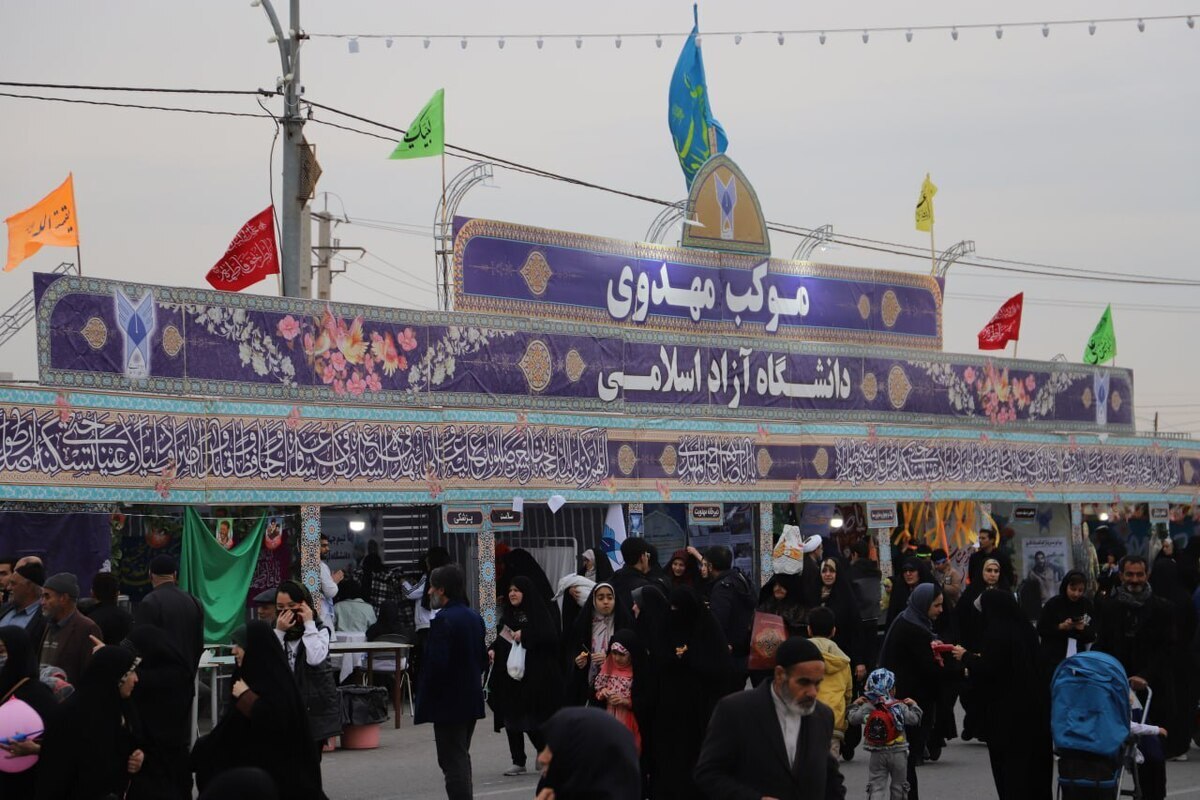 آغاز کار موکب مهدوی دانشگاه آزاد در مسیر پیاده‌روی «حرم تا جمکران»