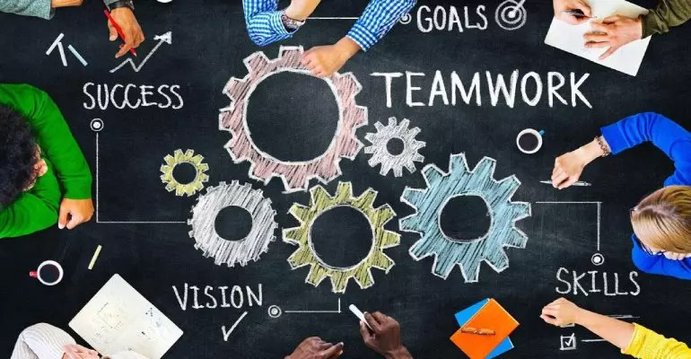 ۴ تکنیک مدیریت پروژه برای تقویت همکاری تیمی
