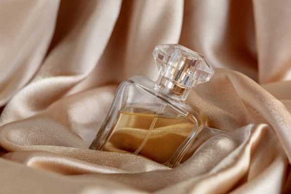 روش‌های صحیح نگهداری عطر برای حفظ کیفیت